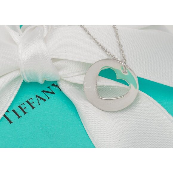 Tiffany & Co. Necklace Vintage Circle Heart Cutout Pendant 15mm Silver 16" Chain - Picture 3 of 8